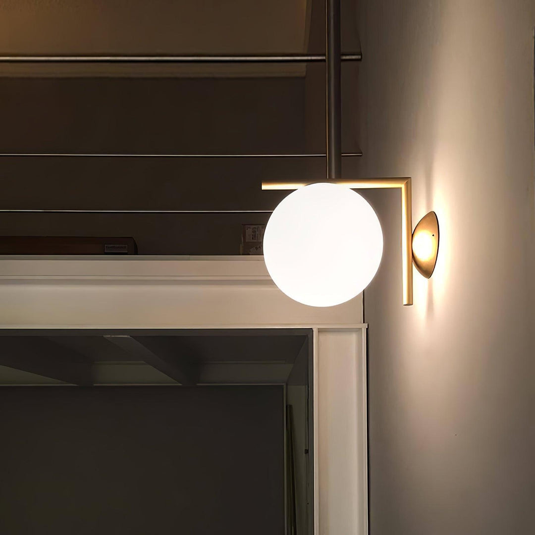 Joanna Applique Murale Moderne Minimaliste en Verre Soufflé Opale - Neutralighting