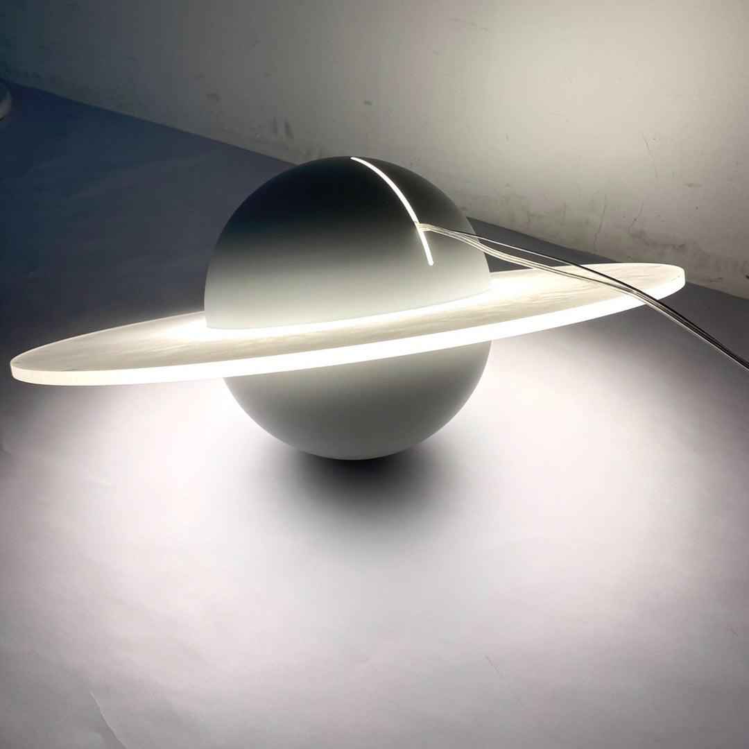 Lampe or en Fer – Design Contemporain