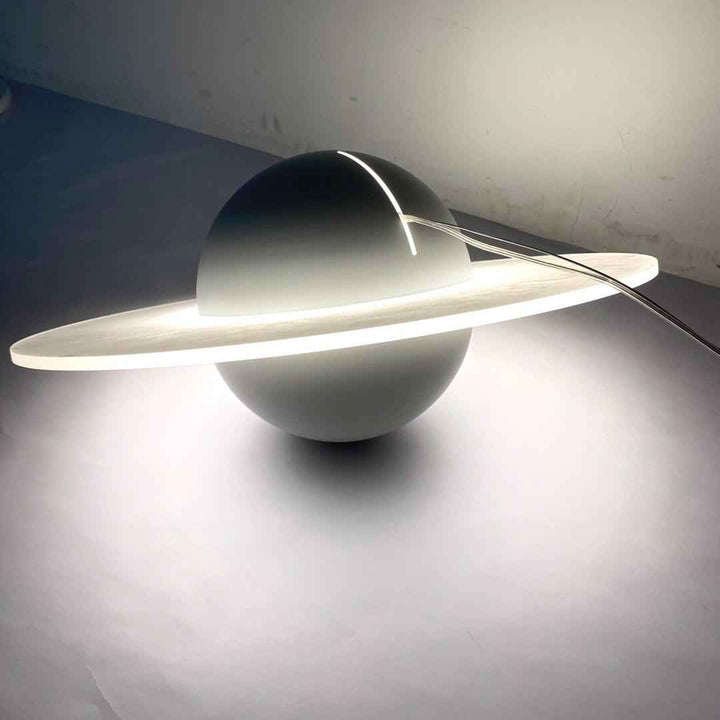 Lampe or en Fer – Design Contemporain