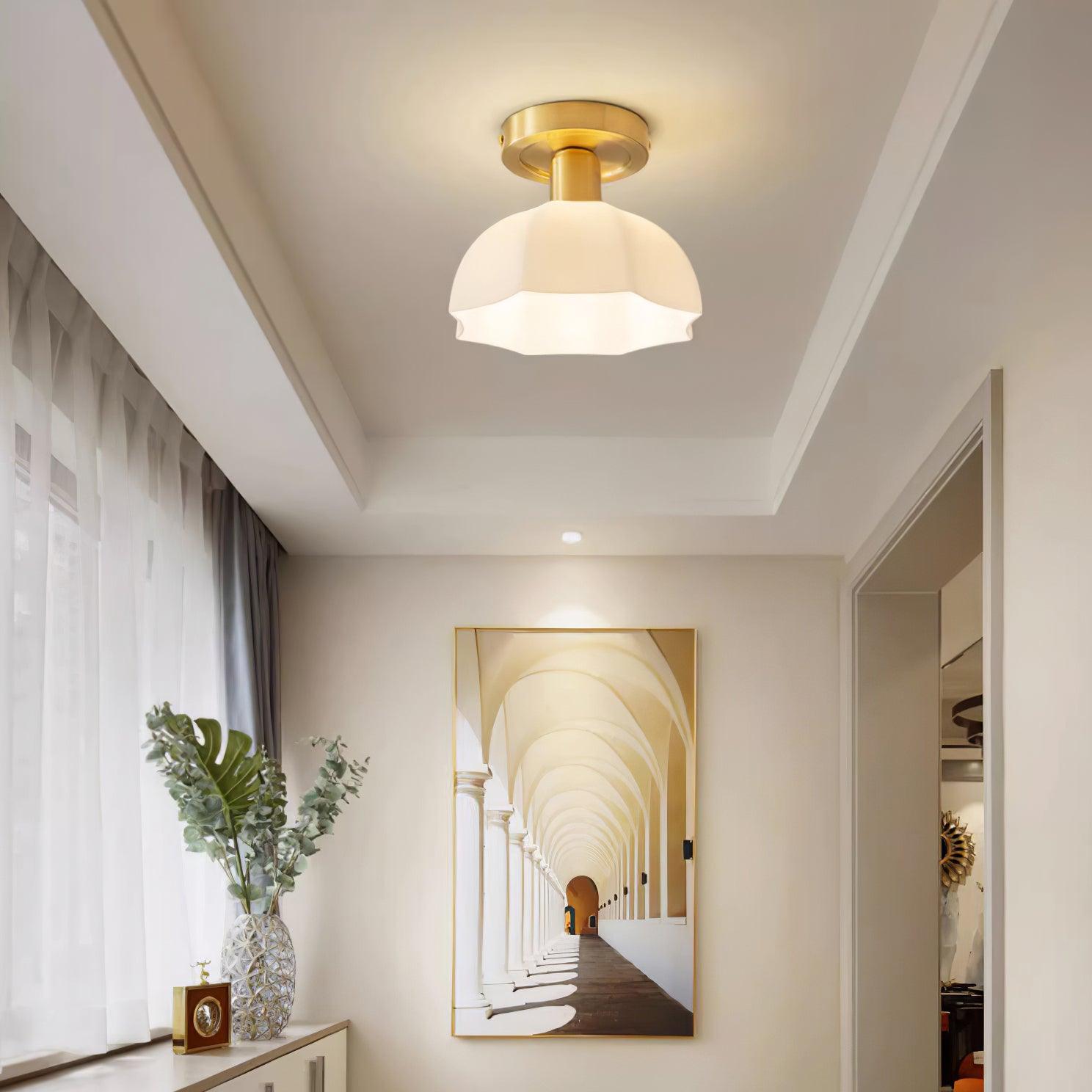 Avelin Plafonnier encastré avec base en laiton et verre opale - Neutralighting