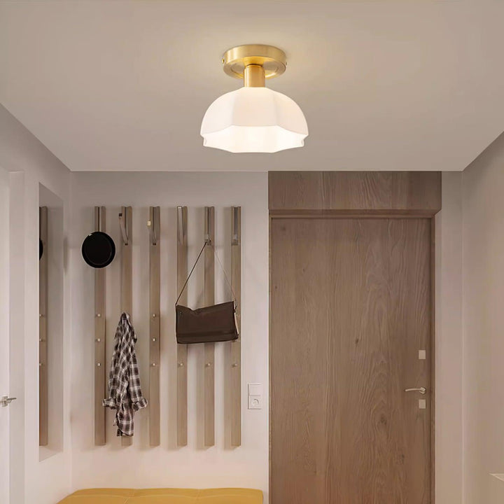 Avelin Plafonnier encastré avec base en laiton et verre opale - Neutralighting