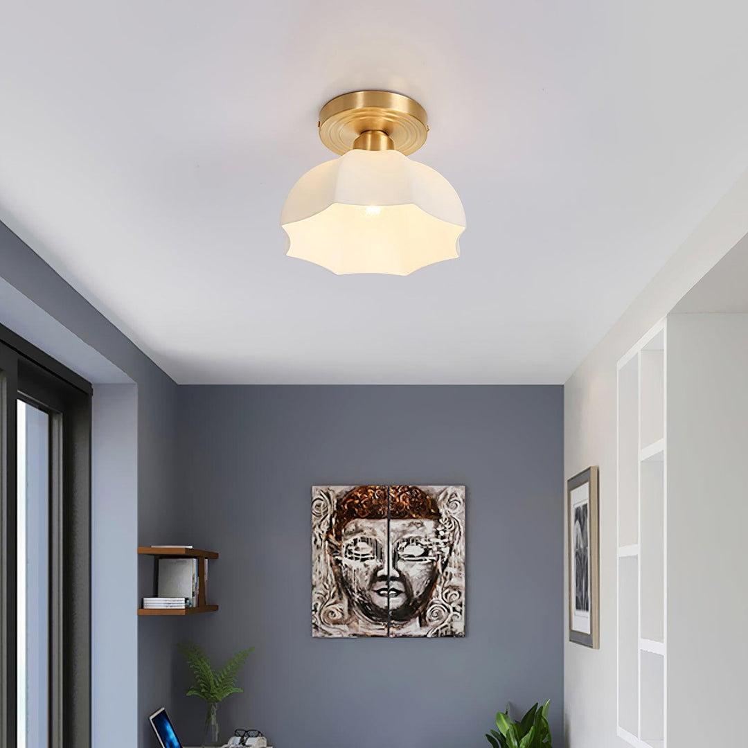 Avelin Plafonnier encastré avec base en laiton et verre opale - Neutralighting