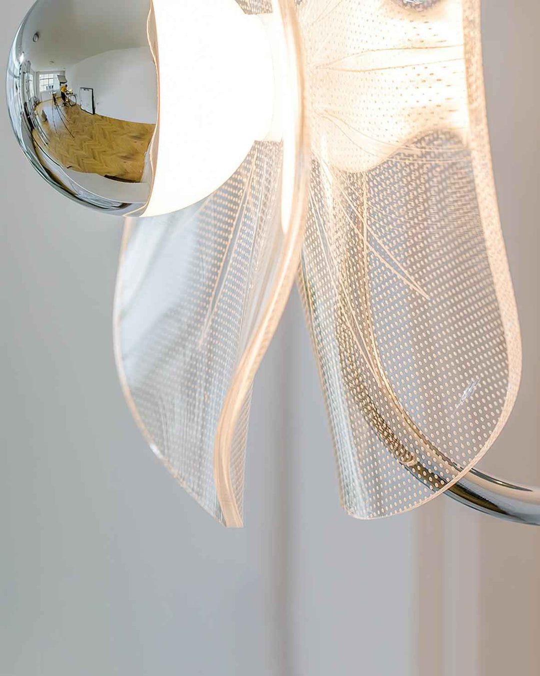 Lampe Lotus en Acrylique – Design Contemporain