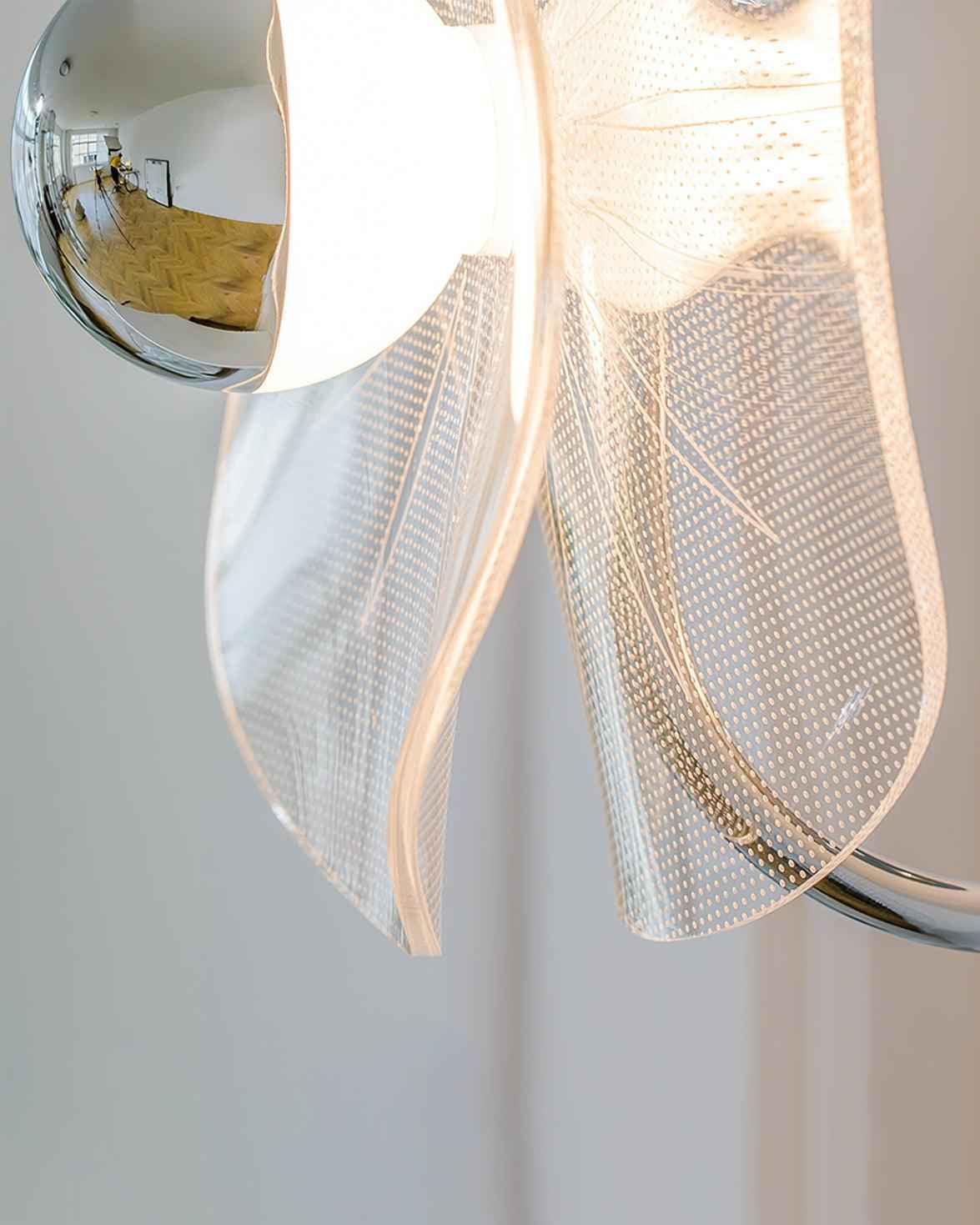 Lampe Lotus en Acrylique – Design Contemporain