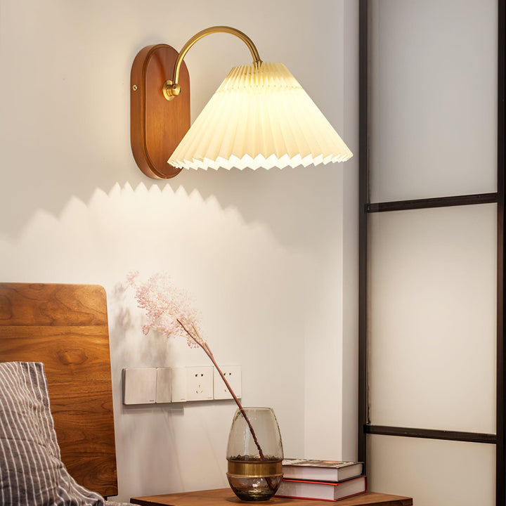 Solenne Applique murale vintage à abat-jour plissé - Neutralighting