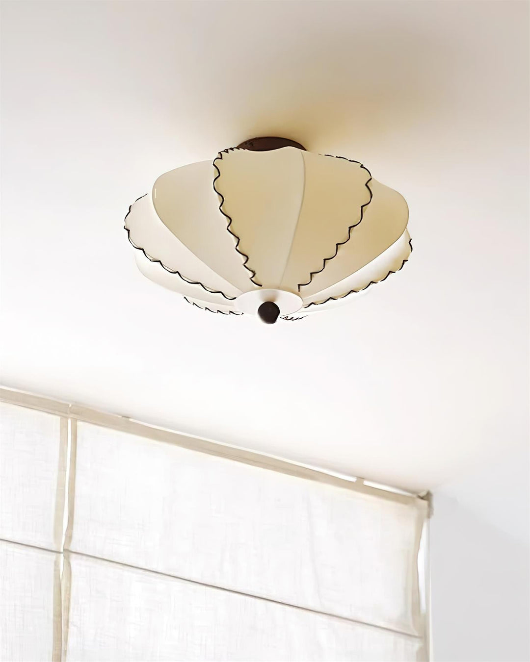 Twirlen Plafonnier en tissu beige avec accents en bois de noyer Artistique - Neutralighting