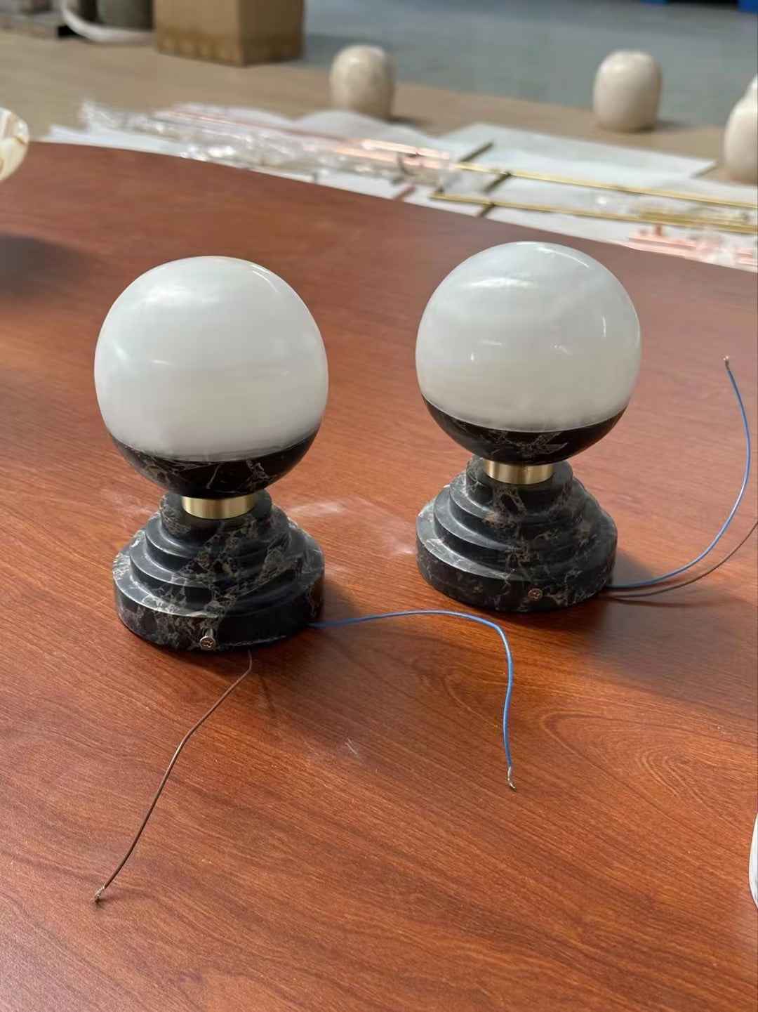 Lampe Nythee en Laiton – Design Contemporain