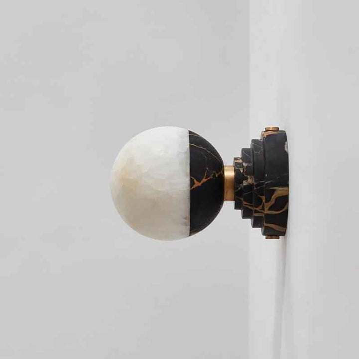 Lampe Nythee en Laiton – Design Contemporain