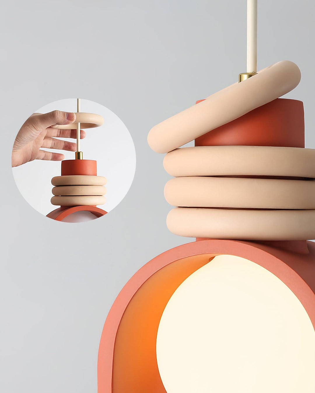 Elysin Une suspension avec globe en verre réchauffe les salles à manger Artistiques - Neutralighting