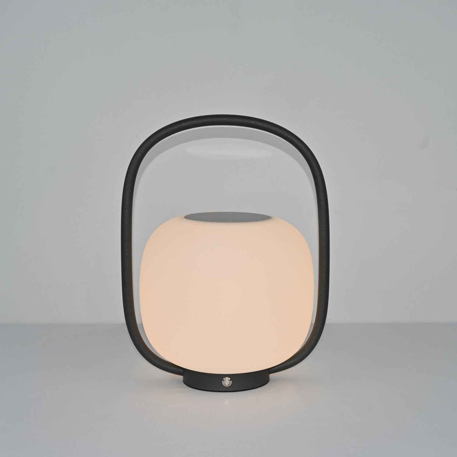 Lampe on en Acier – Design Contemporain
