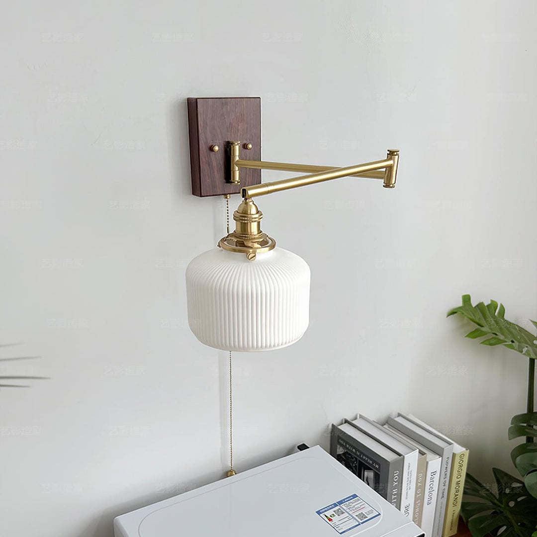 Applique Murale Artistique en Noyer et Laiton Bras Ajustable Charme Vintage - Neutralighting