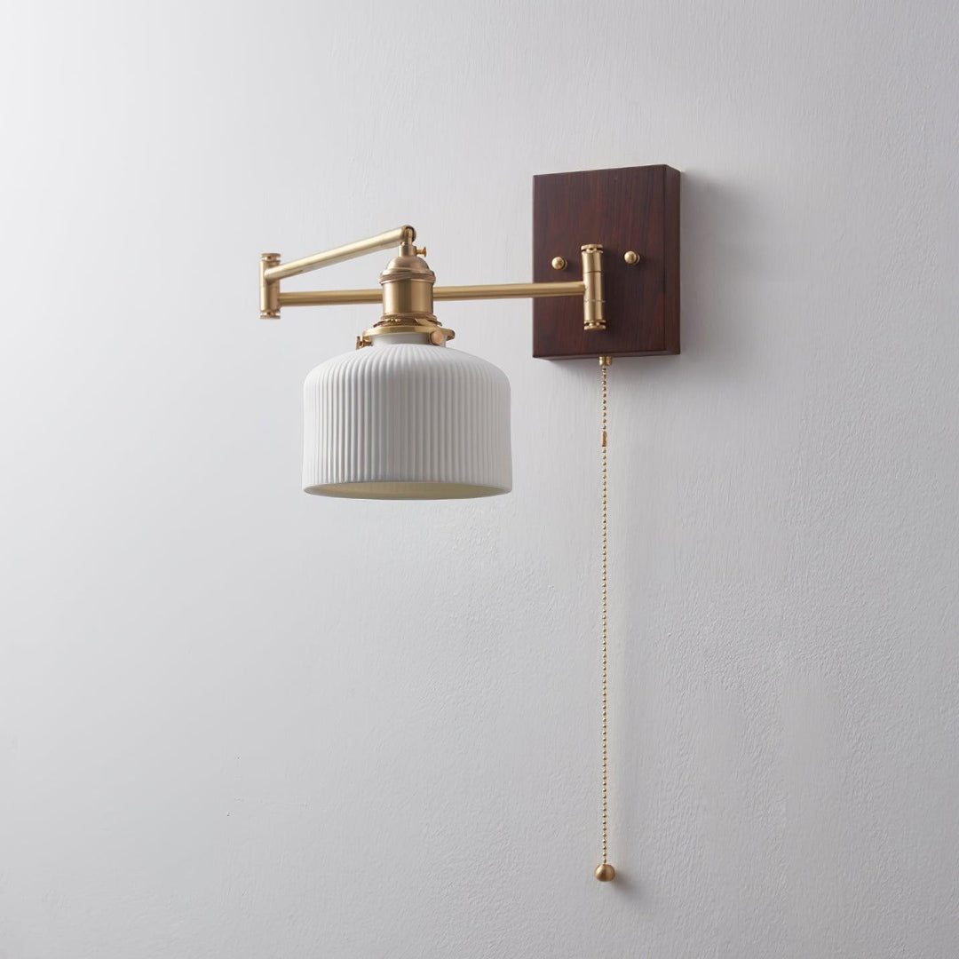 Applique Murale Artistique en Noyer et Laiton Bras Ajustable Charme Vintage - Neutralighting