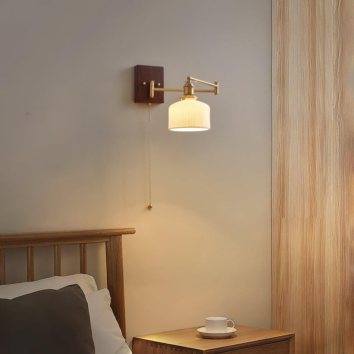 Applique Murale Artistique en Noyer et Laiton Bras Ajustable Charme Vintage - Neutralighting