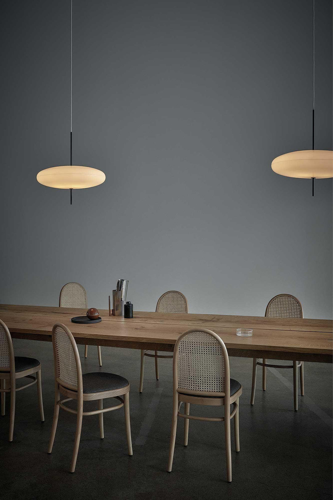 Lustra Suspension Noir Peint Réuni pour Salon - Neutralighting