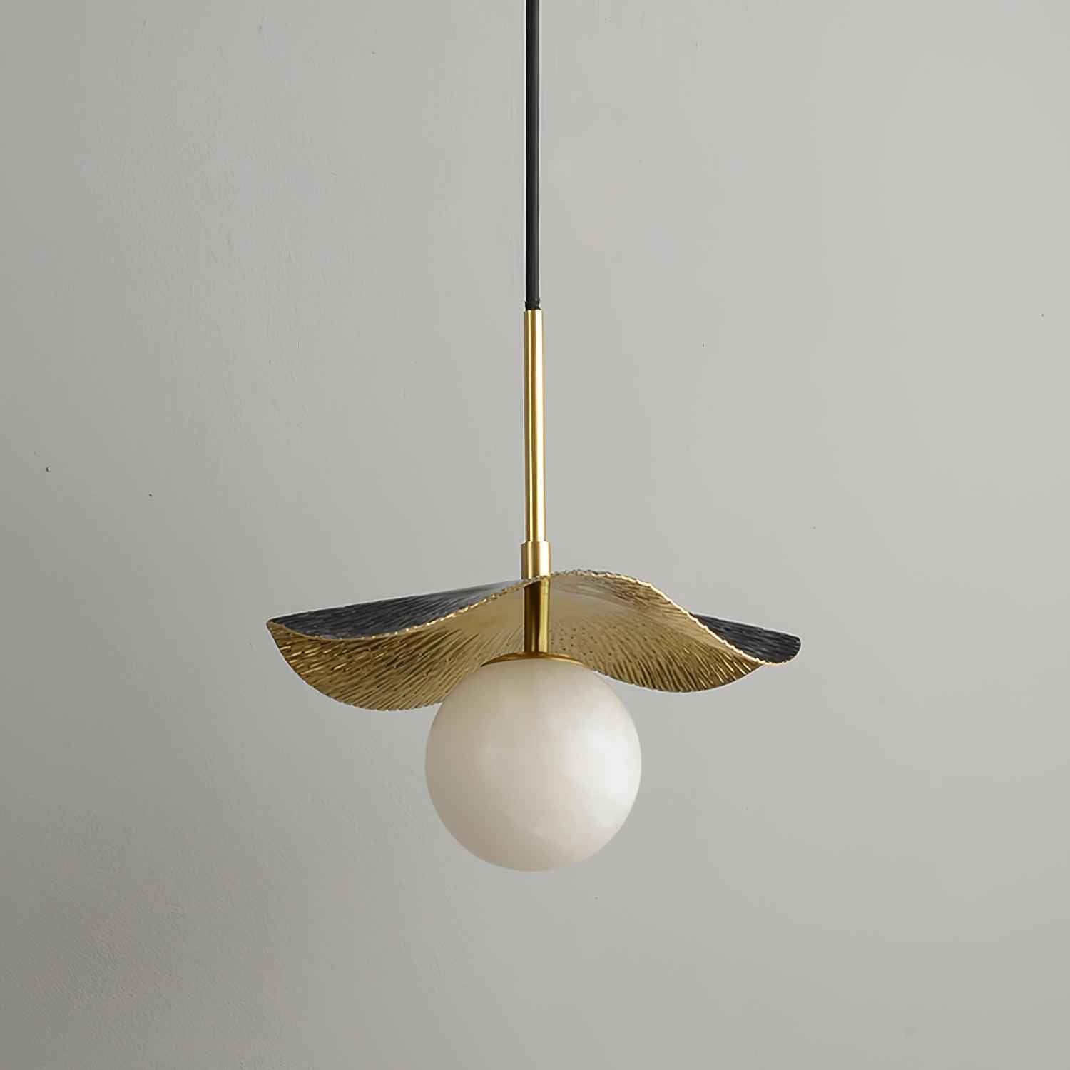 Lampe Ivvynen en Laiton – Design Contemporain