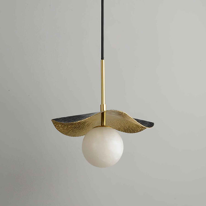 Lampe Ivvynen en Laiton – Design Contemporain