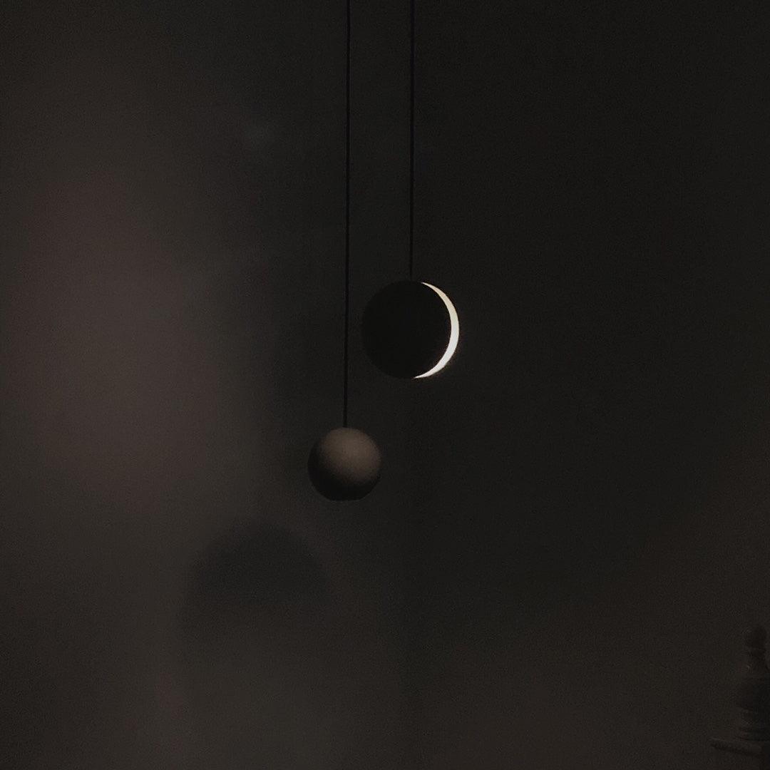 Solara Suspension Sphère en Béton Lune Minimaliste - Neutralighting