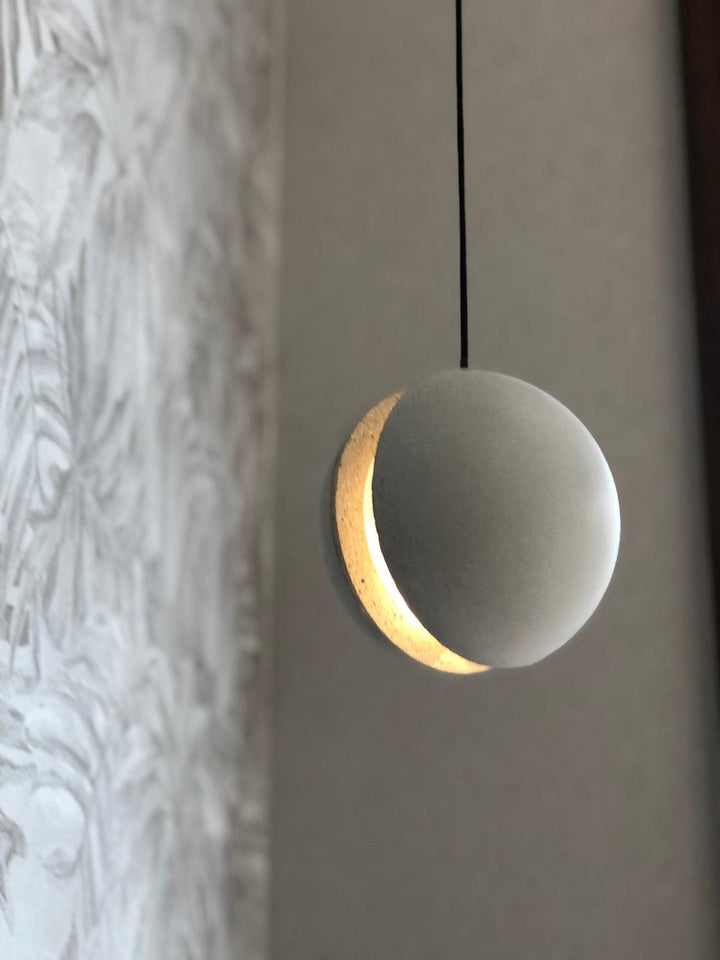 Solara Suspension Sphère en Béton Lune Minimaliste - Neutralighting