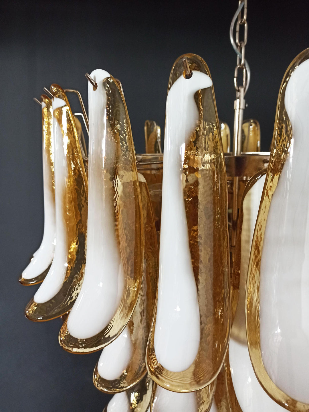 Alsorisra Lustre Postmoderne de Luxe en Verre Pétale - Neutralighting