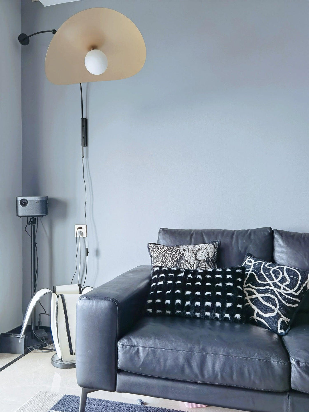 Embise Glass Minimalist Wall Lamp - Neutralighting