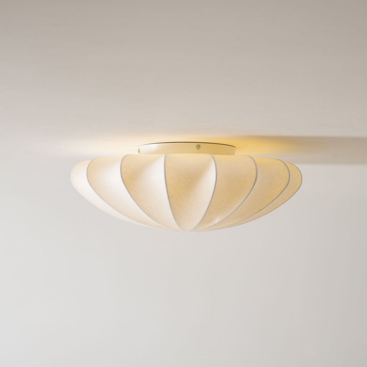 Solara Plafonnier Tissu Coquillage Sculptural Élégant - Neutralighting