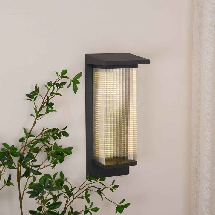 Dependable Acrylique 18cm Noir LED 5W