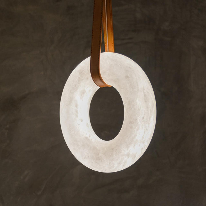 Suspension Alabaster Ring Triple lanières en cuir Nordic Luxe - Neutralighting
