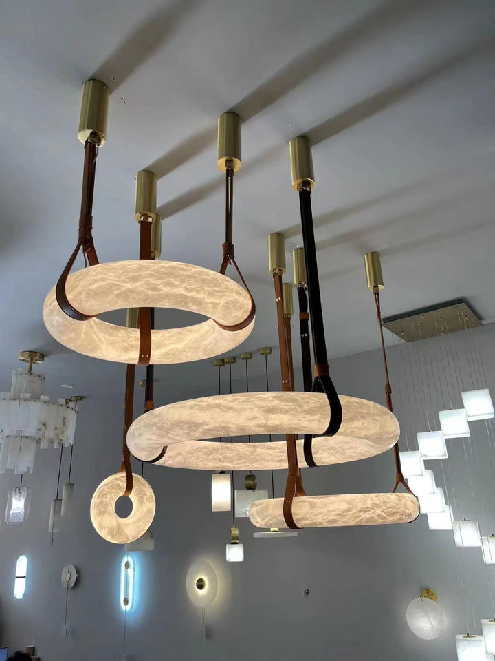 Suspension Alabaster Ring Triple lanières en cuir Nordic Luxe - Neutralighting