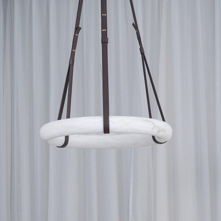 Aira Suspension Lampe Anneau en albâtre Lanières en cuir Luxe scandinave - Neutralighting