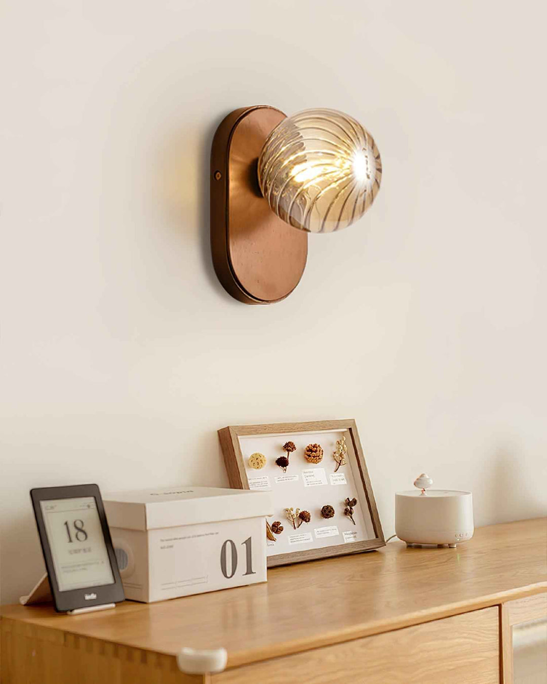 Lampe Bois en Noyer – Élégance Moderne