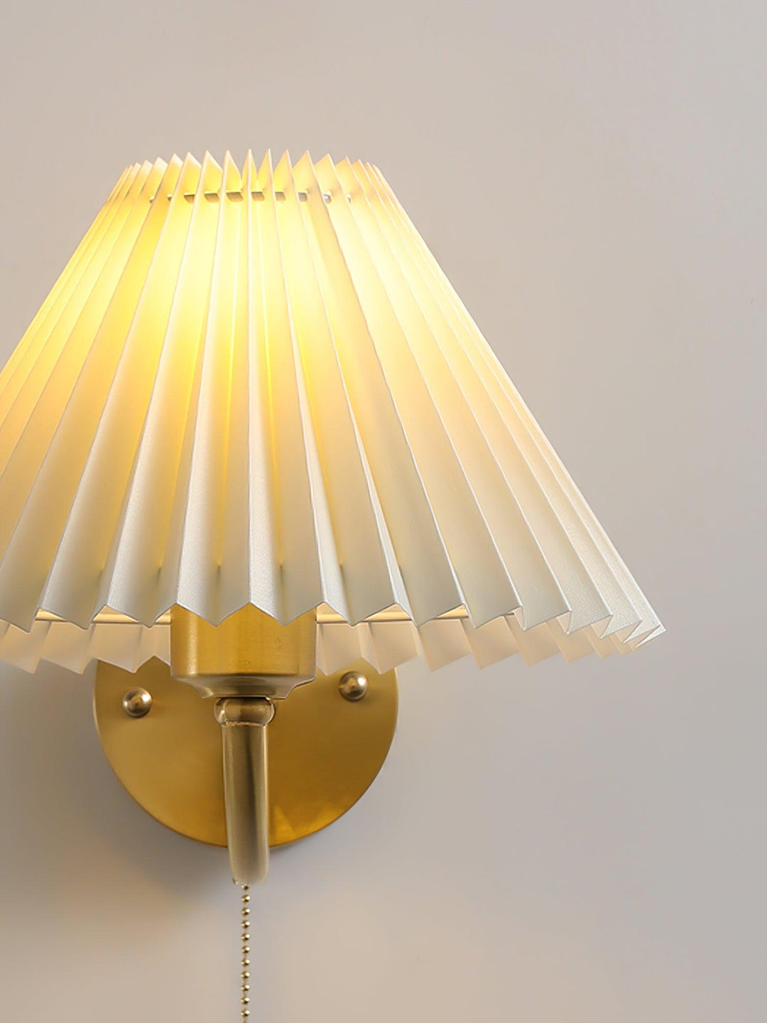 Abbotswell Élégance Plissé Laiton Tissu Applique Murale - Neutralighting