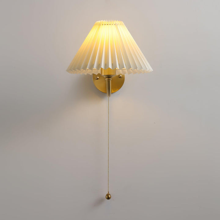 Abbotswell Élégance Plissé Laiton Tissu Applique Murale - Neutralighting