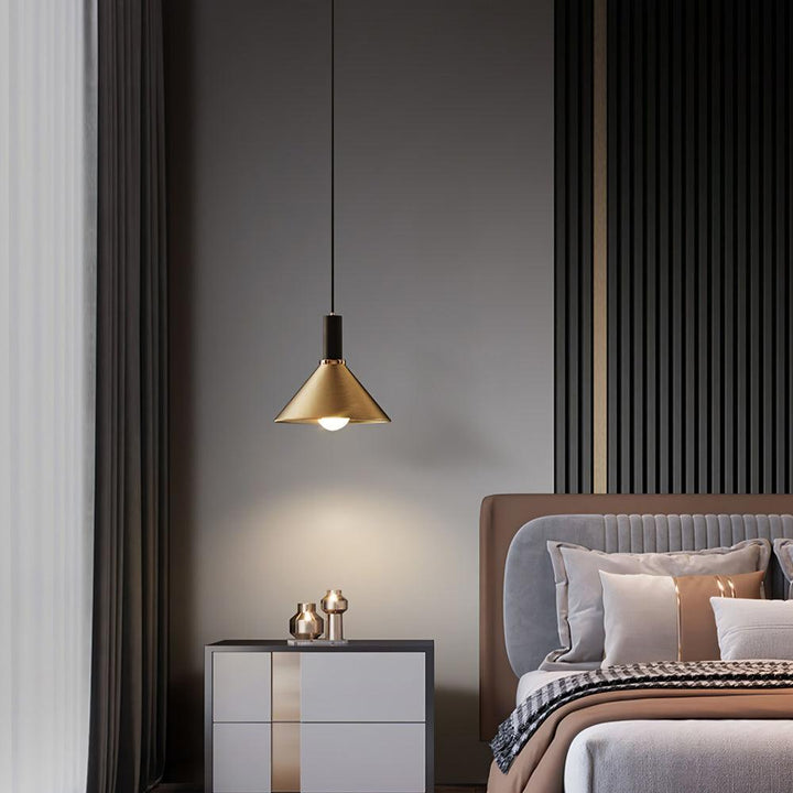 Orion Lampe Pendante Conique en Laiton - Neutralighting