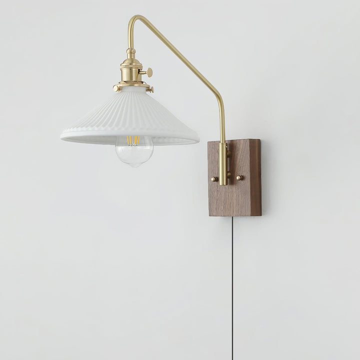 Haloen Applique murale rétro à brancher avec laiton, élégance française en noyer - Neutralighting