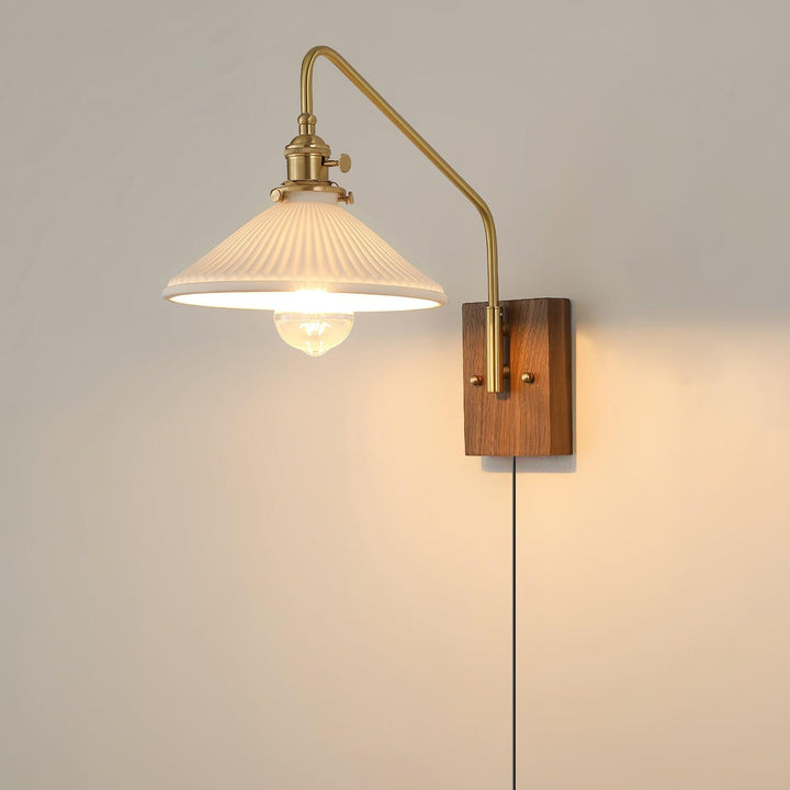 Haloen Applique murale rétro à brancher avec laiton, élégance française en noyer - Neutralighting