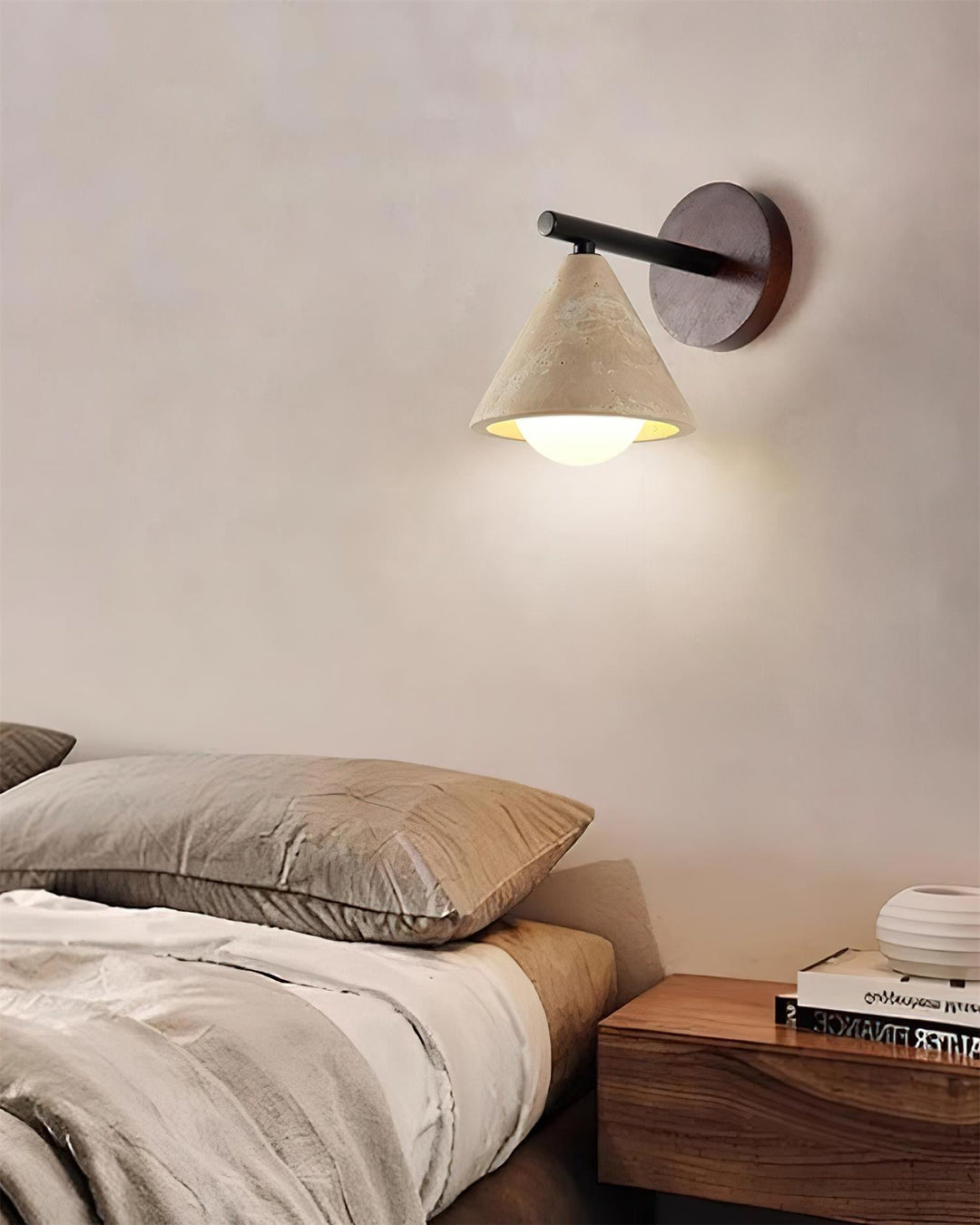 Riita Applique Murale en Travertin en Forme de Cone Triangulaire - Neutralighting