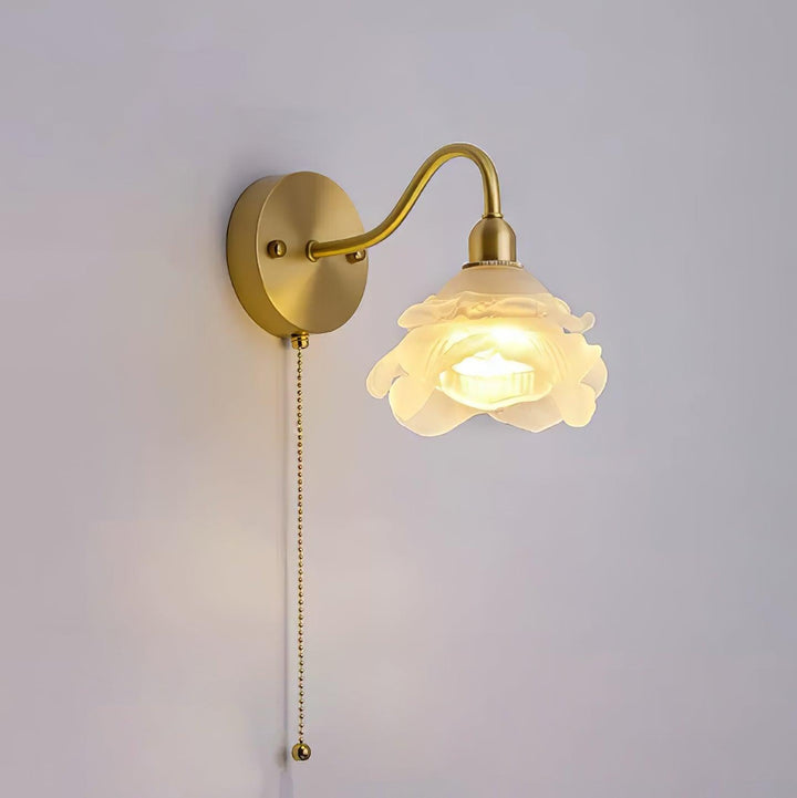 Cove Applique Murale Nordique en Laiton et Verre Rose - Neutralighting