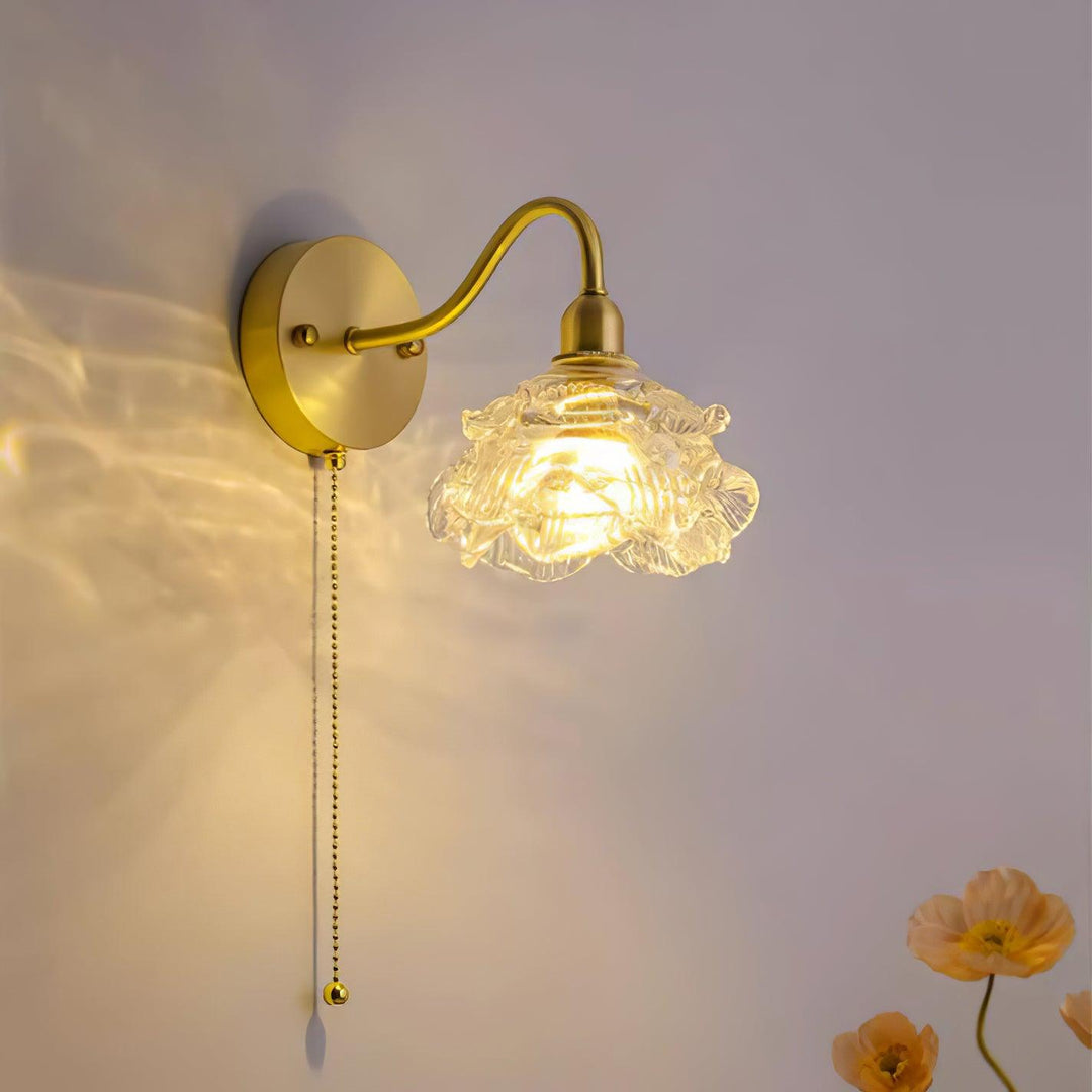 Cove Applique Murale Nordique en Laiton et Verre Rose - Neutralighting