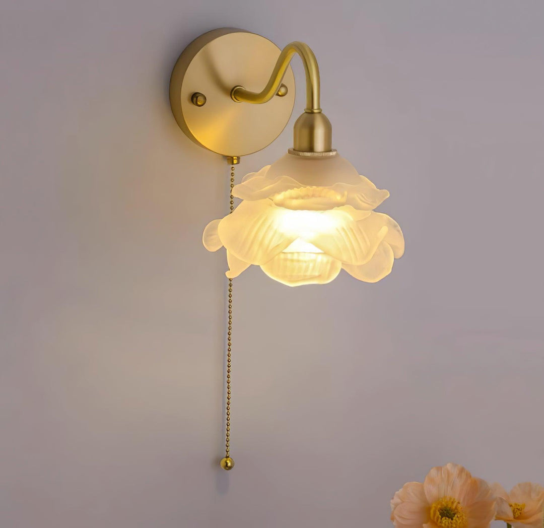 Cove Applique Murale Nordique en Laiton et Verre Rose - Neutralighting