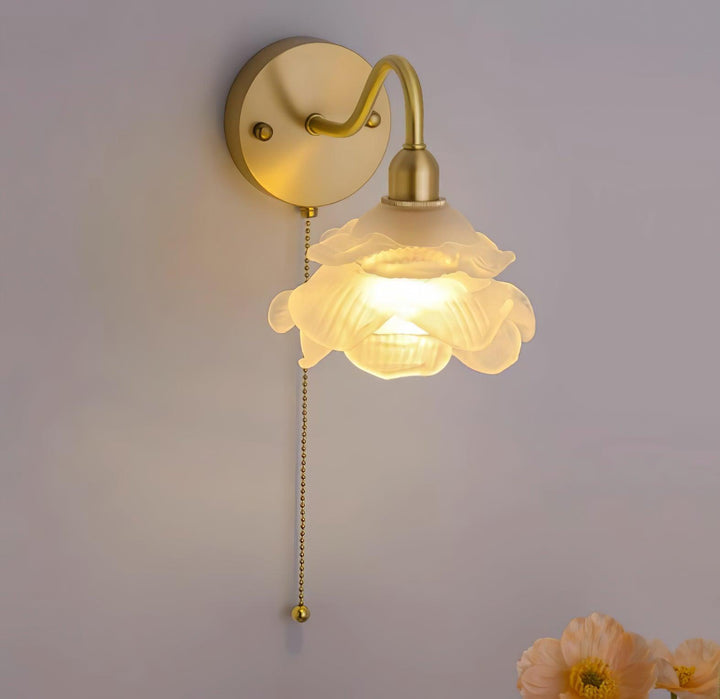 Cove Applique Murale Nordique en Laiton et Verre Rose - Neutralighting