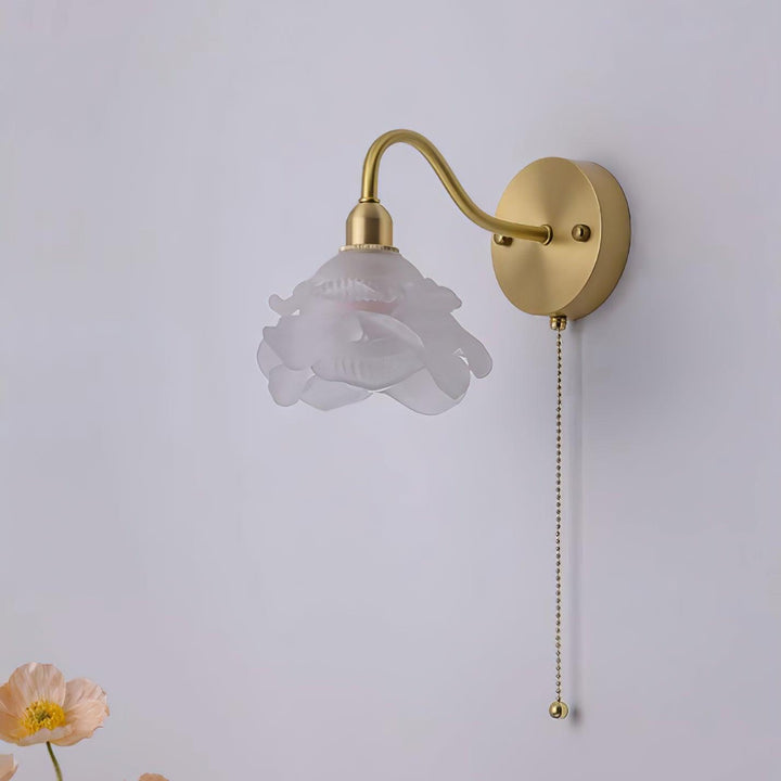 Cove Applique Murale Nordique en Laiton et Verre Rose - Neutralighting