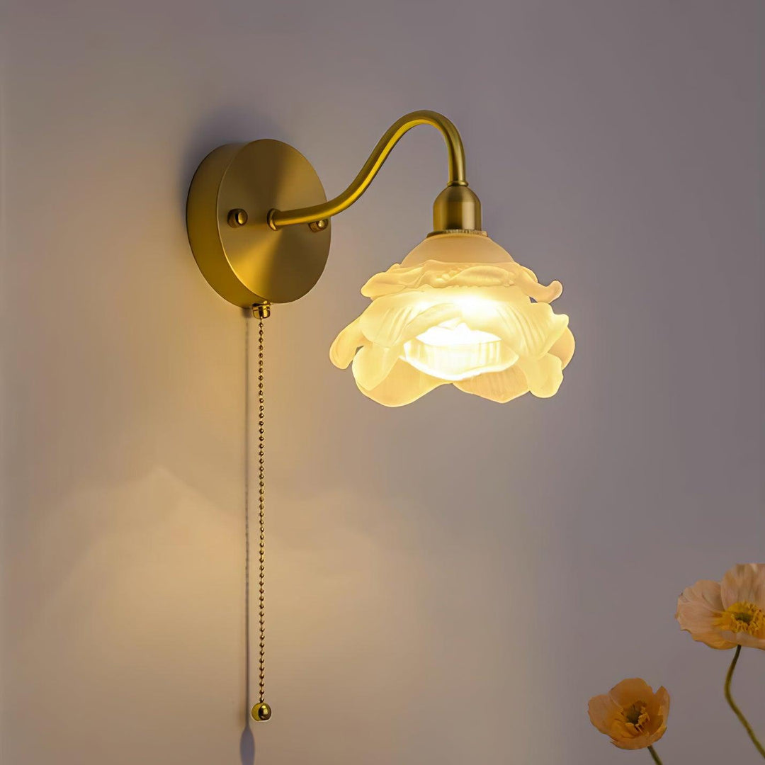Cove Applique Murale Nordique en Laiton et Verre Rose - Neutralighting