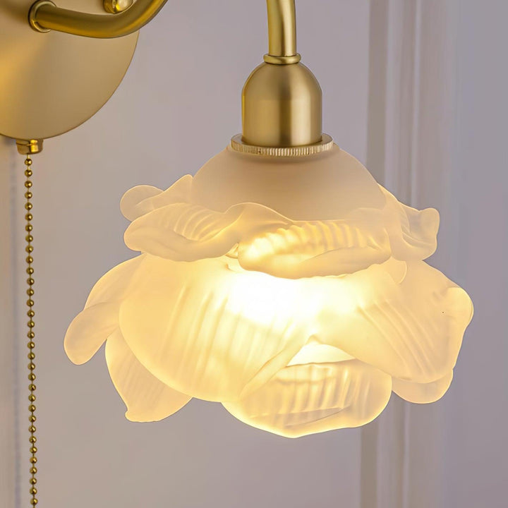 Cove Applique Murale Nordique en Laiton et Verre Rose - Neutralighting