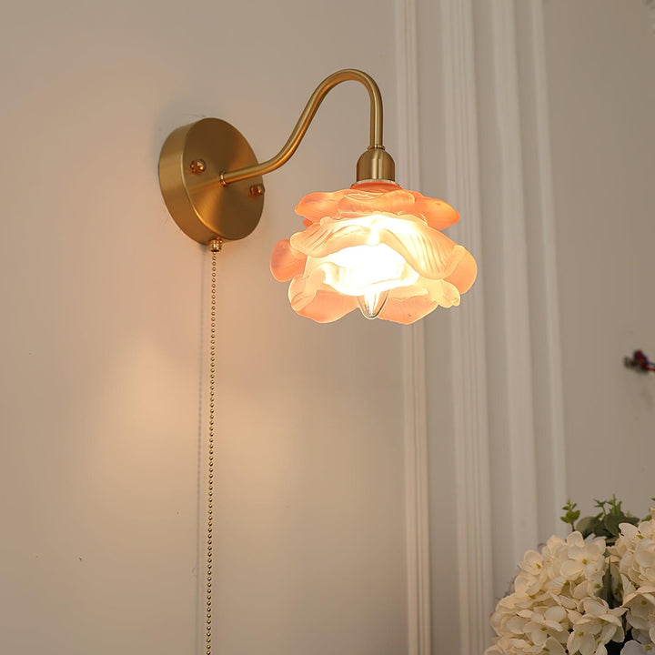 Cove Applique Murale Nordique en Laiton et Verre Rose - Neutralighting