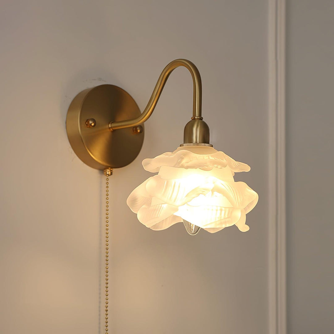 Cove Applique Murale Nordique en Laiton et Verre Rose - Neutralighting