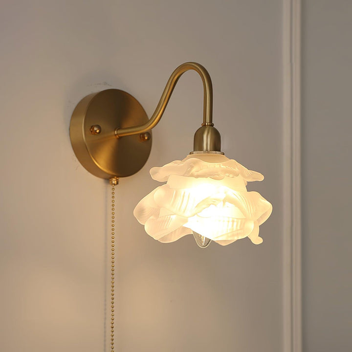 Cove Applique Murale Nordique en Laiton et Verre Rose - Neutralighting