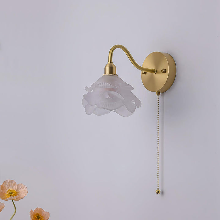 Cove Applique Murale Nordique en Laiton et Verre Rose - Neutralighting