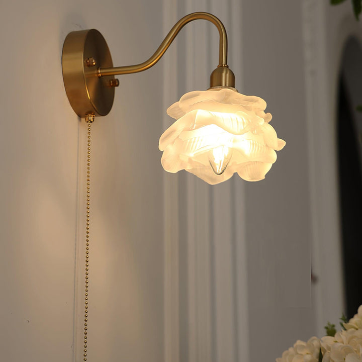 Cove Applique Murale Nordique en Laiton et Verre Rose - Neutralighting