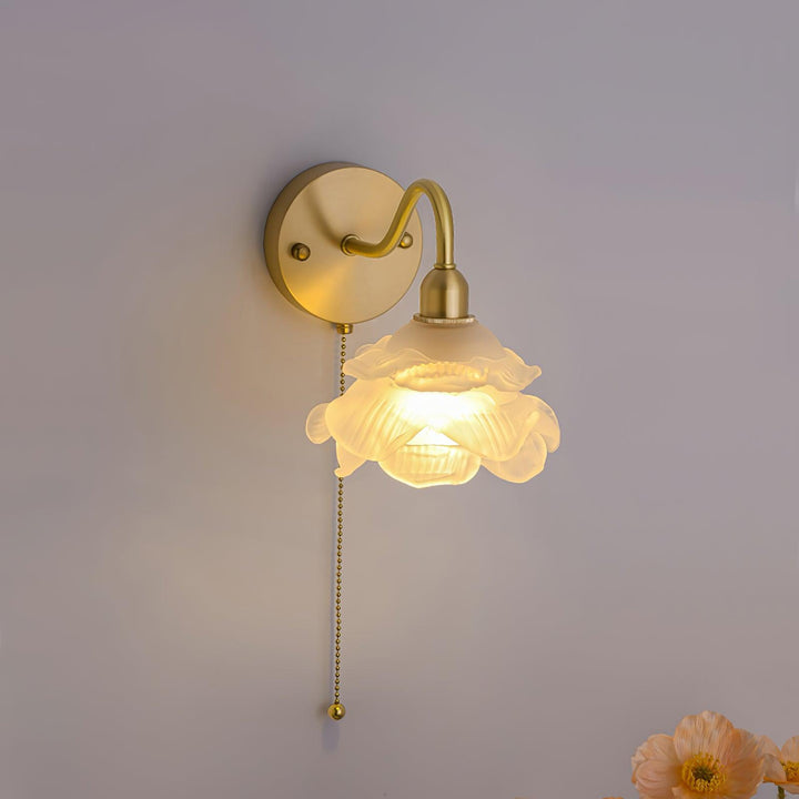 Cove Applique Murale Nordique en Laiton et Verre Rose - Neutralighting