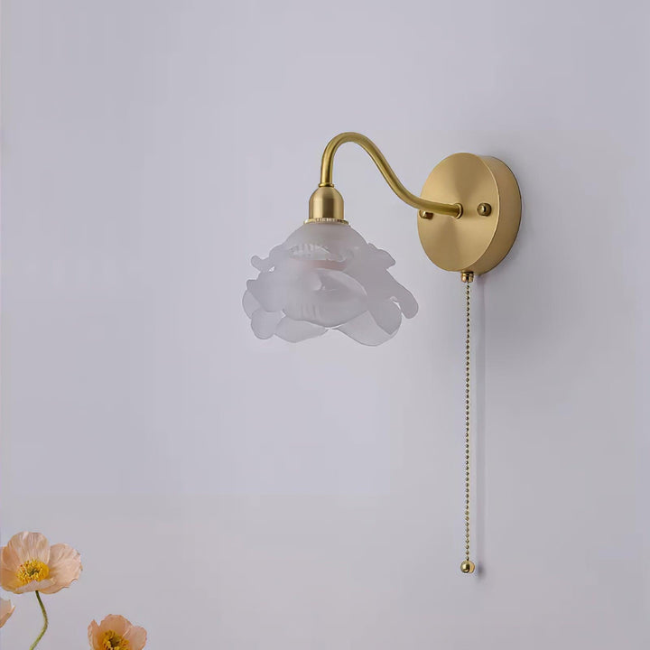 Cove Applique Murale Nordique en Laiton et Verre Rose - Neutralighting